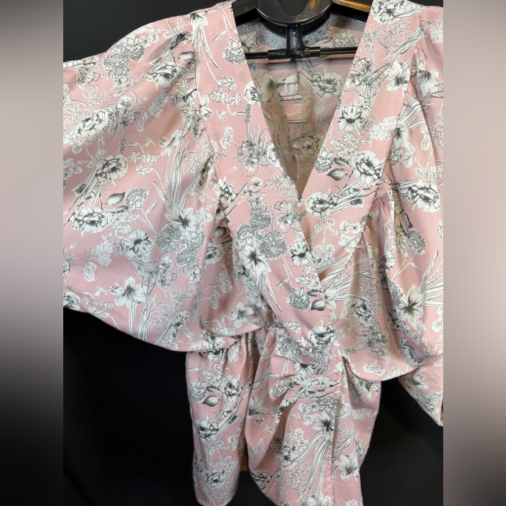 AX Paris pink floral wrap top w/puff sleeves,vneck,puff sleeve fitted cuff sz 12
